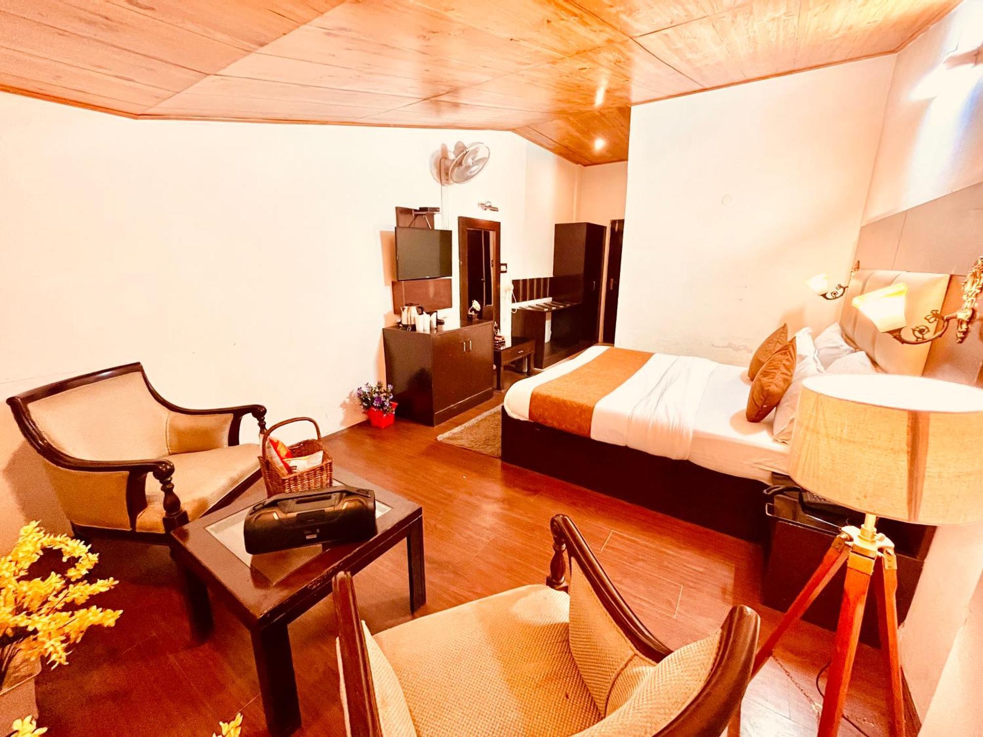 Hotel The North Wind In City Center, Manali Exterior photo
